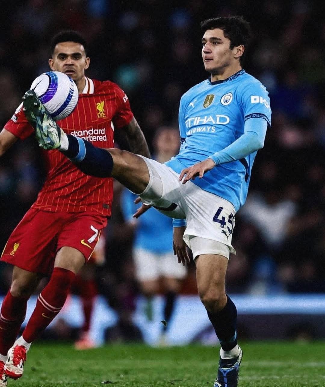 集结日体能课后，曼城门线救险备战德甲，媒体盛赞，轮换策略成焦点